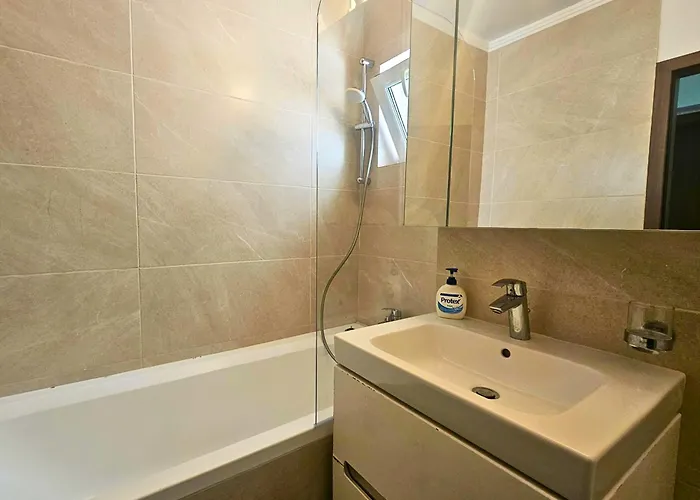 Appartement Fancy 3bd Family Friendly In Historical Centre Netflix View Boekarest