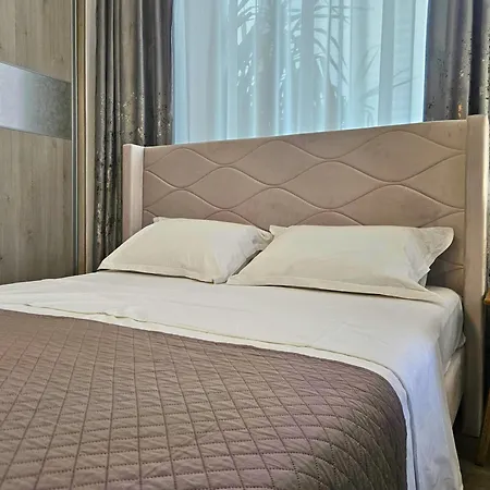 Fancy 3bd Family Friendly In Historical Centre Netflix View