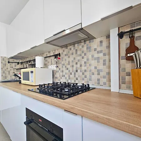 Fancy 3bd Family Friendly In Historical Centre Netflix View *