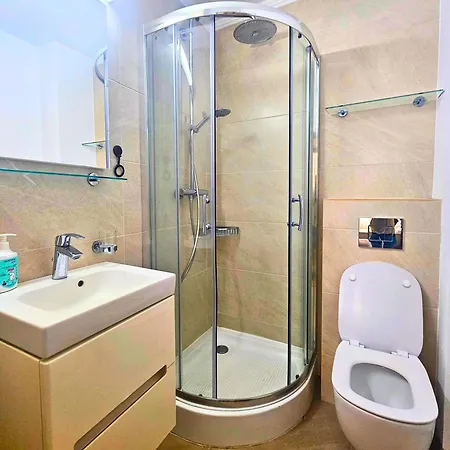 Fancy 3bd Family Friendly In Historical Centre Netflix View