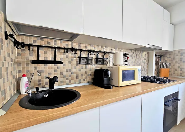 Apartament Fancy 3bd Family Friendly In Historical Centre Netflix View