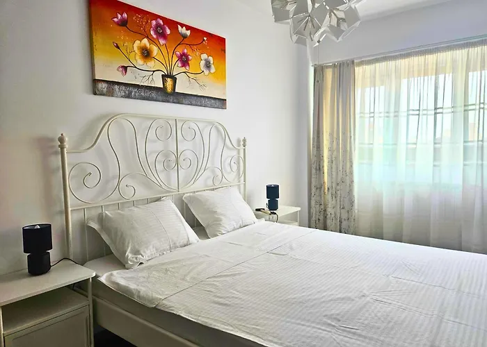 Fancy 3bd Family Friendly In Historical Centre Netflix View Apartment *