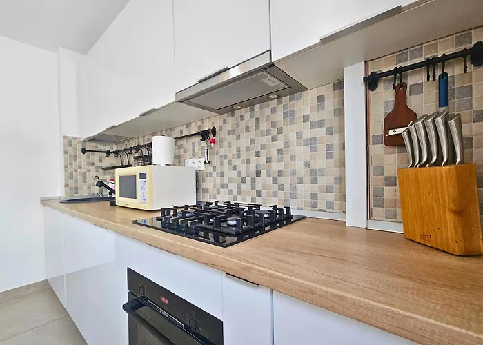 Fancy 3bd Family Friendly In Historical Centre Netflix View *