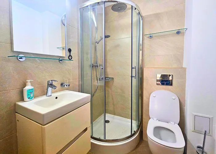 Fancy 3bd Family Friendly In Historical Centre Netflix View