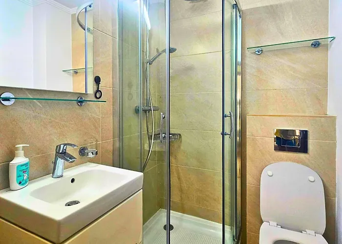 아파트 Fancy 3bd Family Friendly In Historical Centre Netflix View