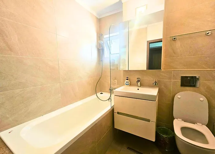 Fancy 3bd Family Friendly In Historical Centre Netflix View بوخارست