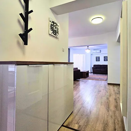Fancy 3bd Family Friendly In Historical Centre Netflix View Апартаменти