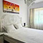 Fancy 3bd Family Friendly In Historical Centre Netflix View Lejlighed *