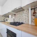 Fancy 3bd Family Friendly In Historical Centre Netflix View *