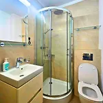 Lejlighed Fancy 3bd Family Friendly In Historical Centre Netflix View