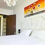 Lejlighed Fancy 3bd Family Friendly In Historical Centre Netflix View *